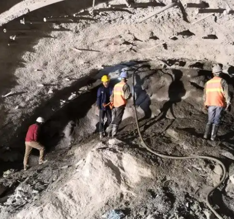 左云拱顶带模注浆料的施工流程及注意事项